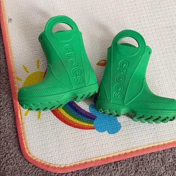 CROCS Kids Vibrant Green Rain Boots - Picture 2 of 4